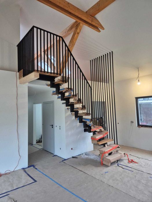 Schody na konstrukcji metalowej