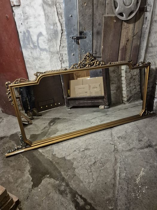 Wielkie lustro barowe