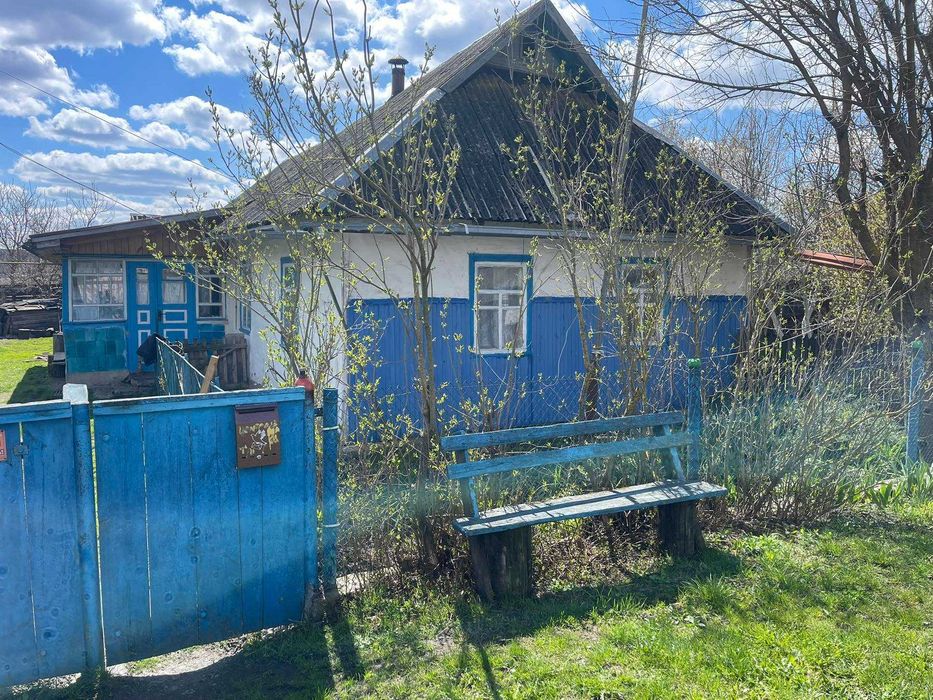 ХАТА в селі з грубою і газом