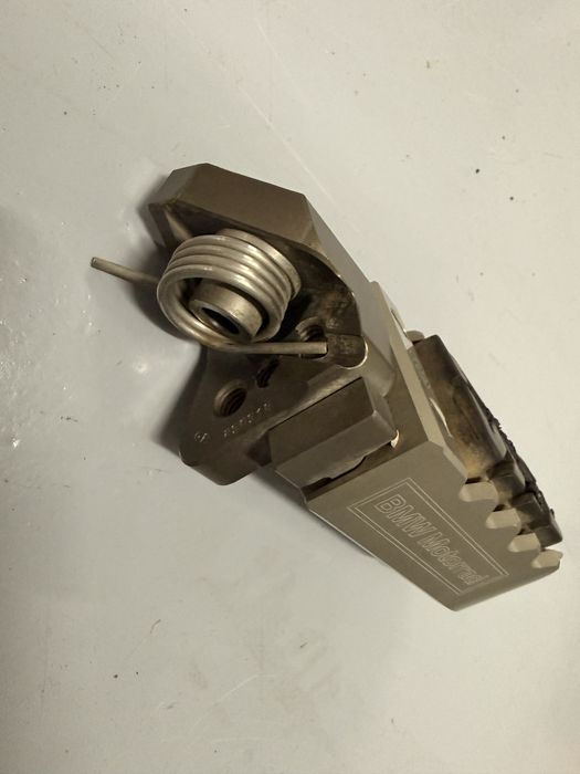Pousa-Pés Gilles Tooling BMW Motorrad — R1300GS / R1250GS / R1200GS Adventure — Fresados Ajustáveis