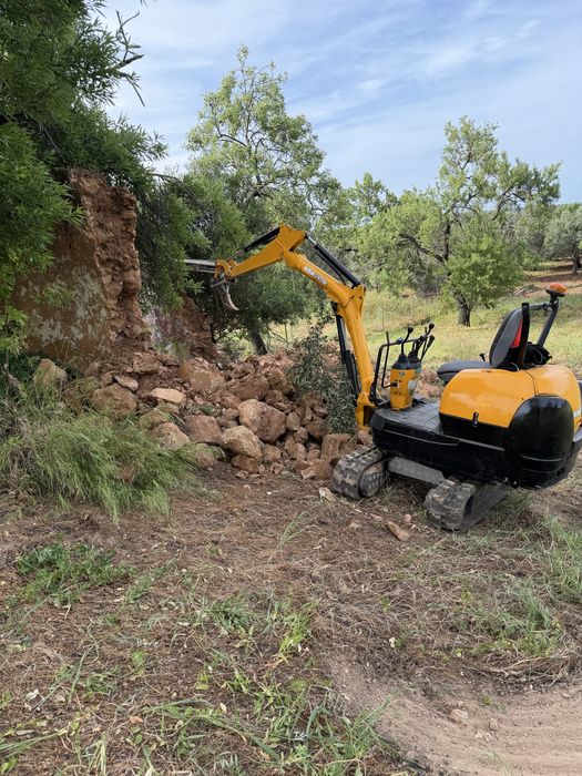 Mini Escavadora 1.5T | Limpeza de Terrenos e Valas – Faro & Algarve
