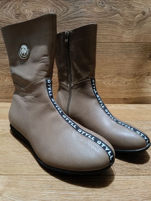 Демісезонні жіночі бежеві чоботи 40 розміру