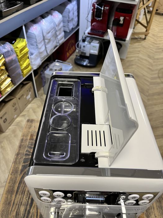 Кавоварка кавомашина Saeco Exprelia Evo