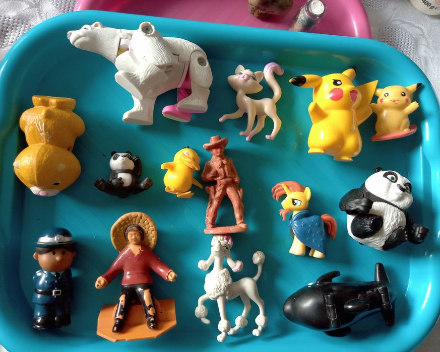 Sprzedam zabawki jak na zdjęciach, większość to plastik