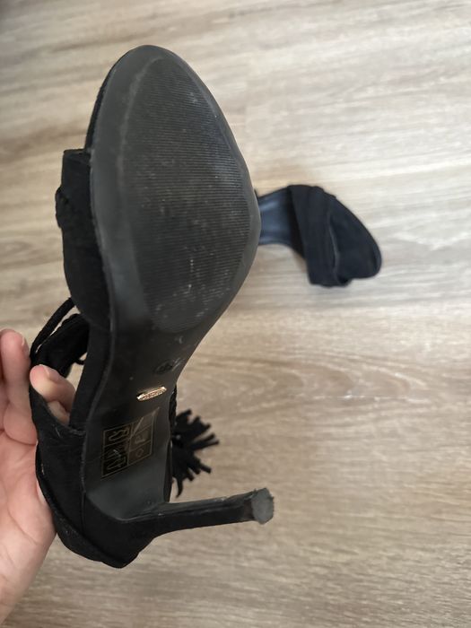 Buty czarne wiazane sandalki