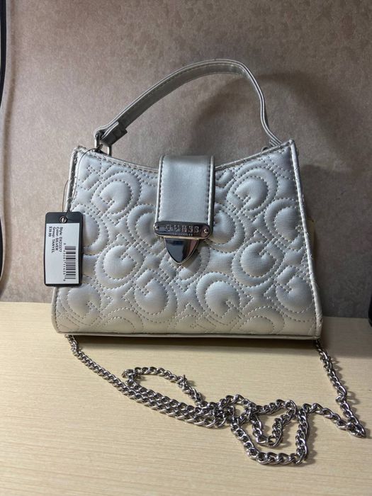 Продам сумку guess