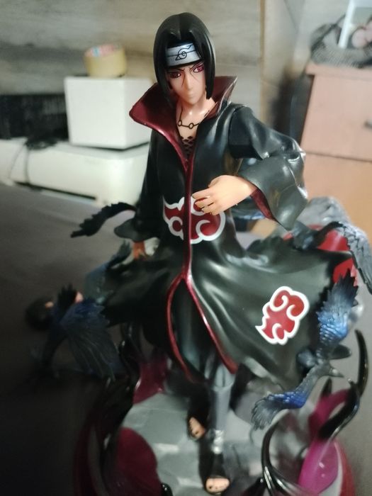 Figurka itachi uchiha