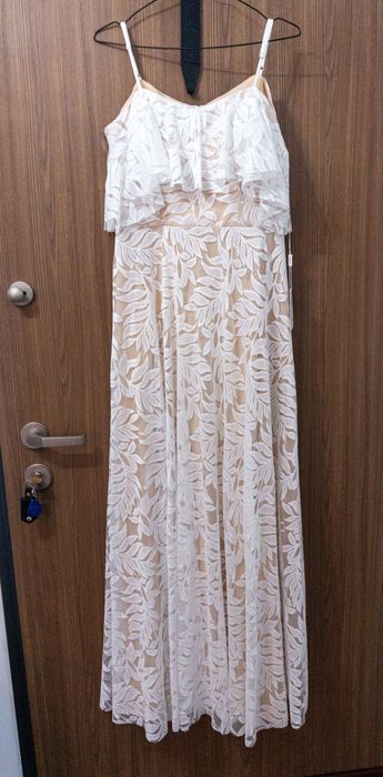 Biała sukienka wieczorowa