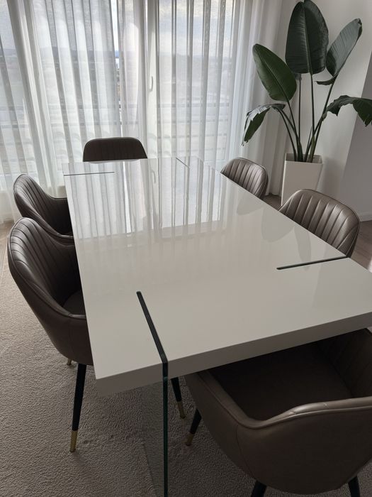 Conjunto Mesa e 6 Cadeiras
