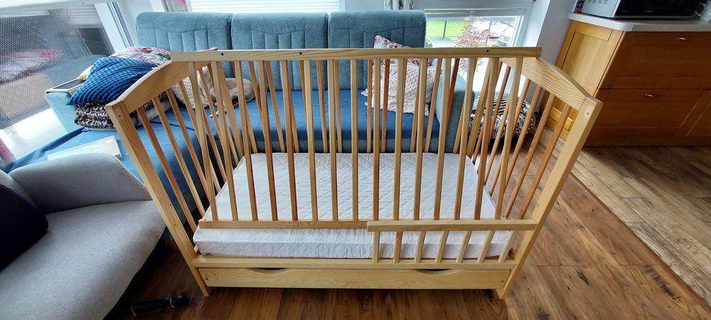 Łóżeczko dziecięce drewniane 120x60 z szufladą  + materac gratis