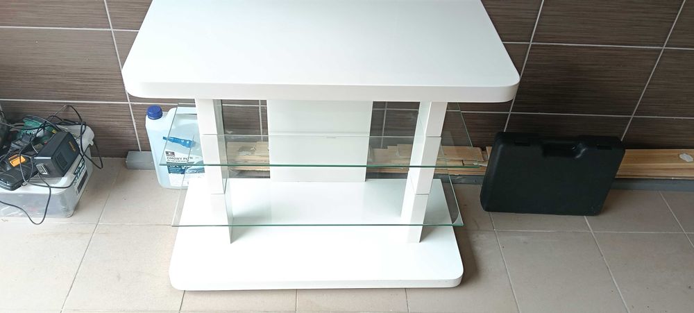 Stolik pod telewizor