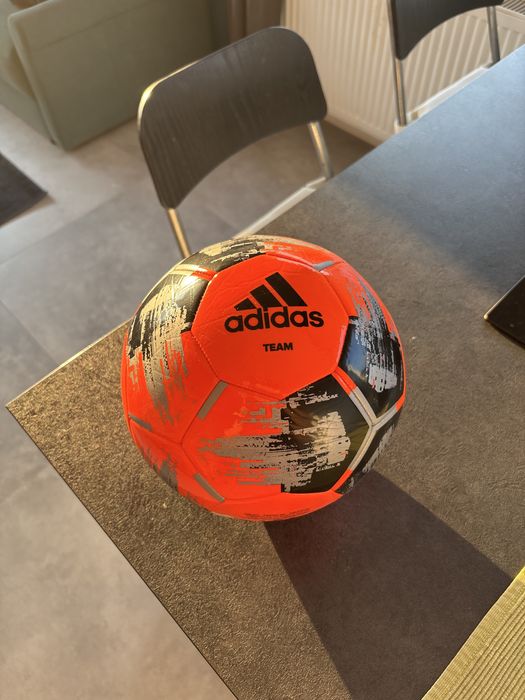 Pilka nozna Adidas nowa