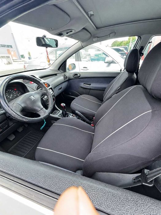 Peugeot 206 Hatchback 1.1 foto 3