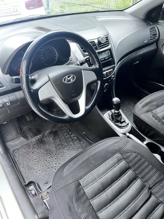 Hyundai Accent 2012