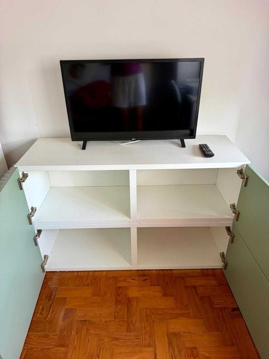 Móvel IKEA com duas portas