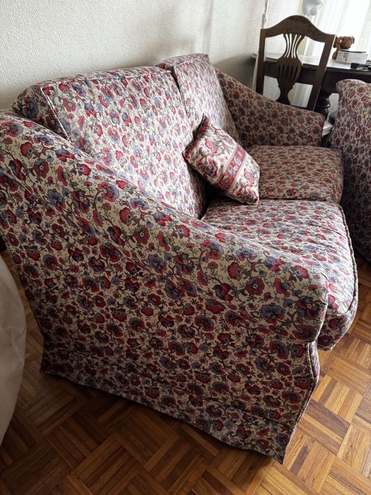 Sofá tecido floral