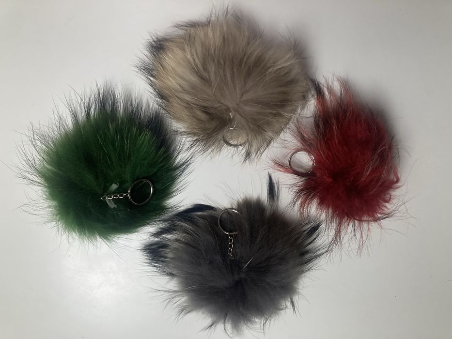 Brelok pompon drugi gratis