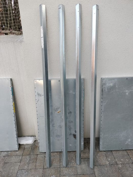 Regał magazynowy z pięcioma metalowymi pułkami