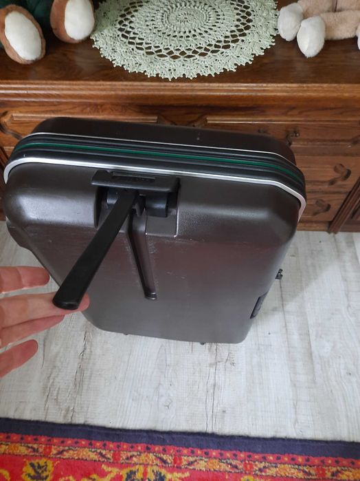Чемодан Samsonite superior на колесах.