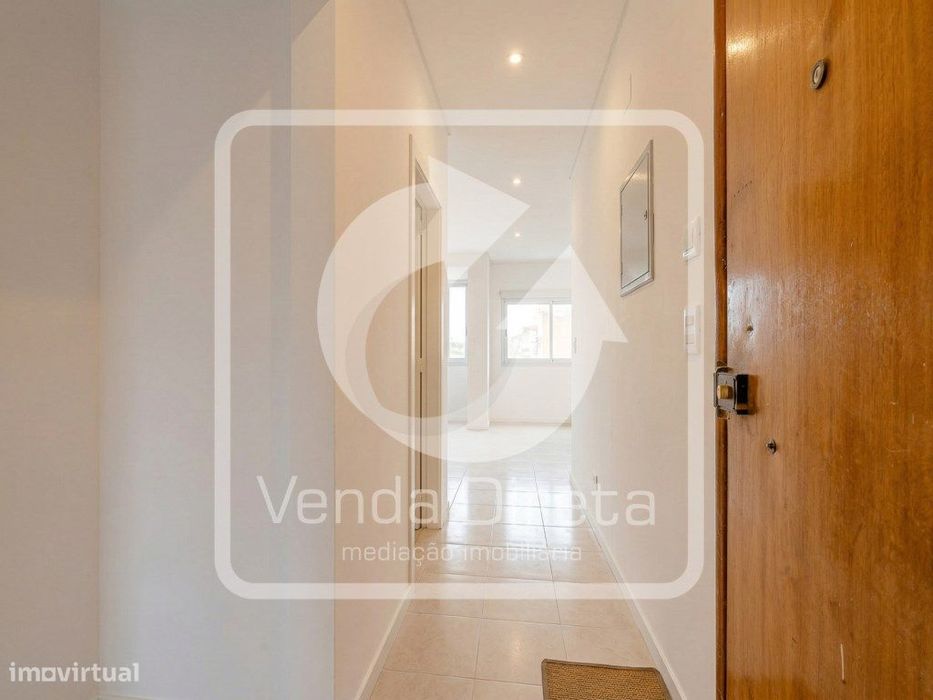T2 Totalmente Remodelado com 3 Varandas | A 5 min do Cais Fluvial d...