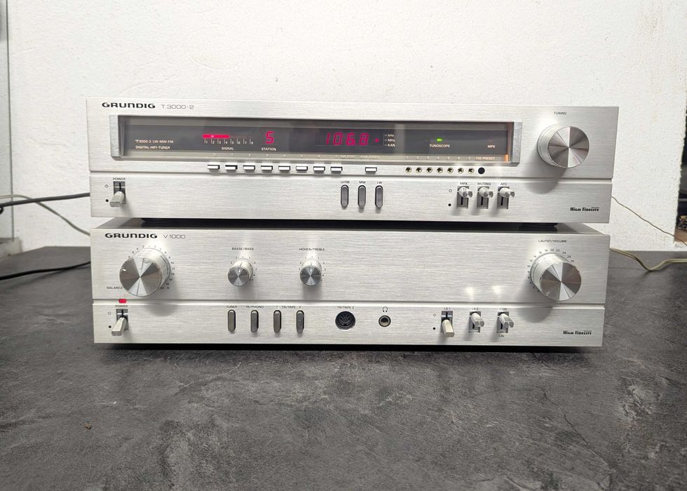 Комплект, стерео підсилювач Grundig V 1000 та тюнер Grundig T 3000.