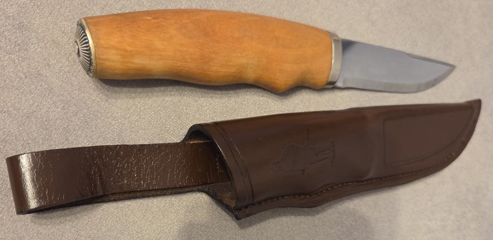 Nóż  Brusletto z etui
