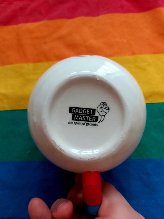 Kubek jednorożec z połyskującym złotym rogiem
