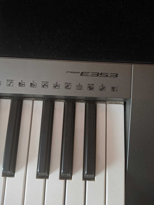 Teclado Yamaha PSR-E353