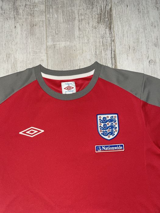 Новая тренировочная футболка сборной England, Umbro, сезон 10/11