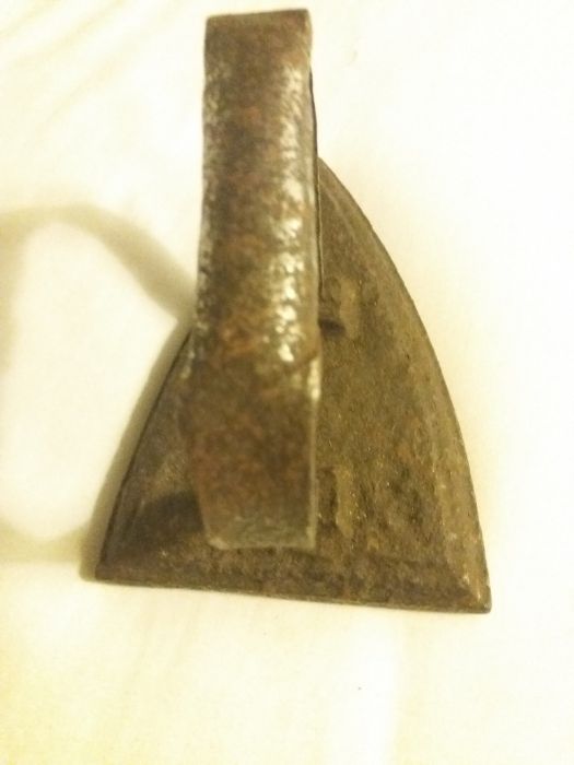 Ferro muito antigo com mais de 100 anos