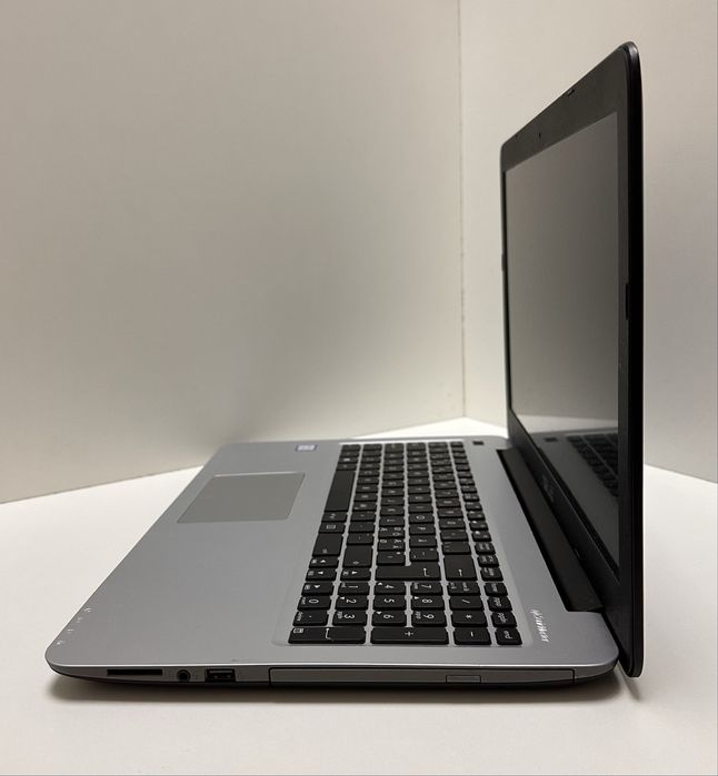 Asus VivoBook 15.6" FullHD 8/128GB SSD i5-6200