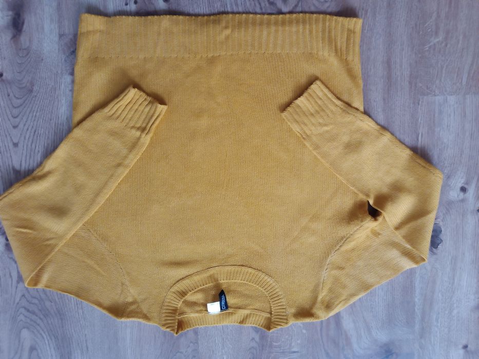 Musztardowy sweterek H&M rozmiar XS.