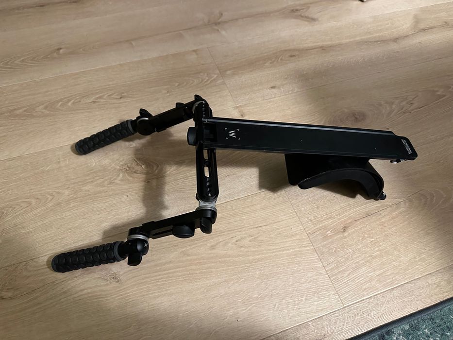 Wooden camera shoulder rig