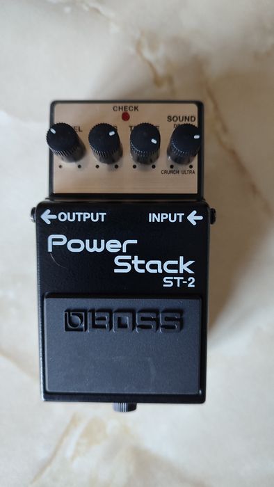 Продаю гитарную педаль BOSS ST-2