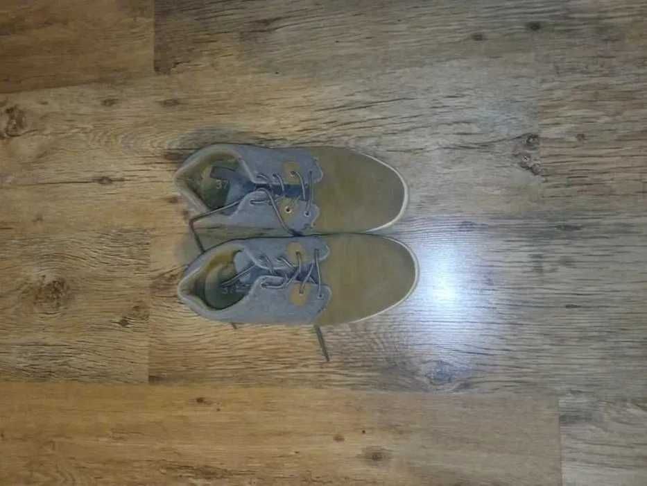Buty dla chłopca 13-14 lat. Reserved. Rozmiar 37.