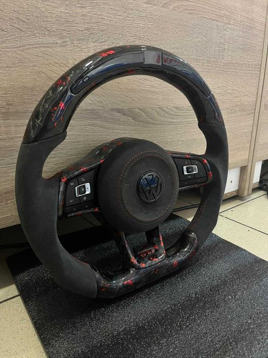 Volante VW Carbono com LED Display | Golf GTI / R (MK5 MK6 MK7 MK8)