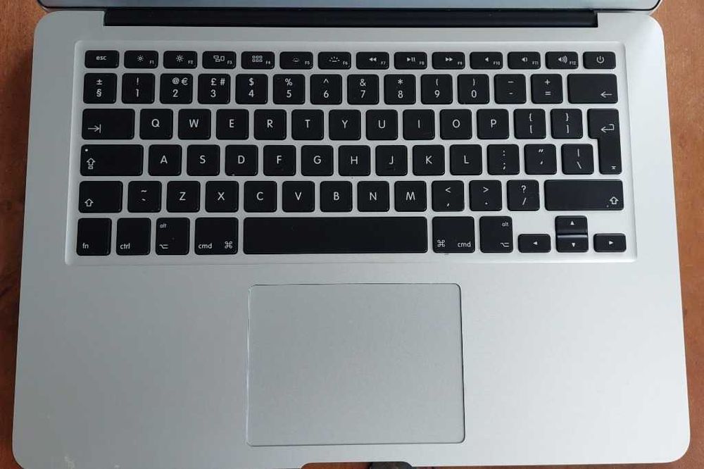 APPLE MACBOOK AIR A1466 7.2 2017