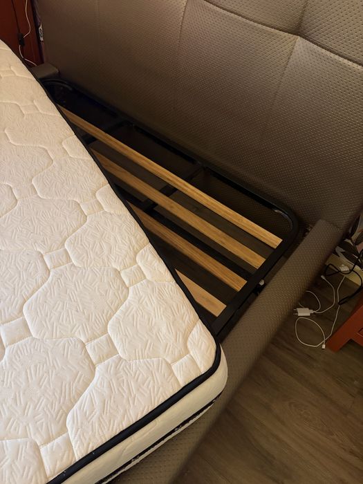 Cama de casal  com estrado e colchão