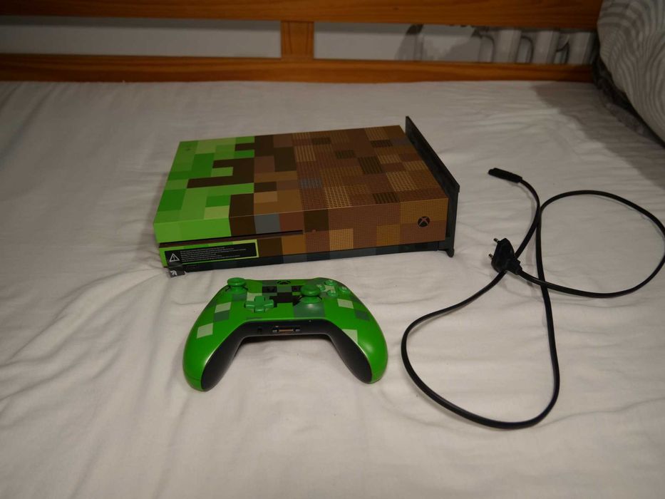 Xbox One S Minecraft Limited Edition