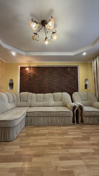 Продам трьохкімнатну квартиру в тихому центрі