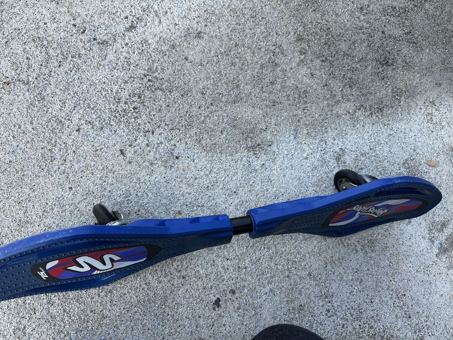 Waveboard azul com algum uso