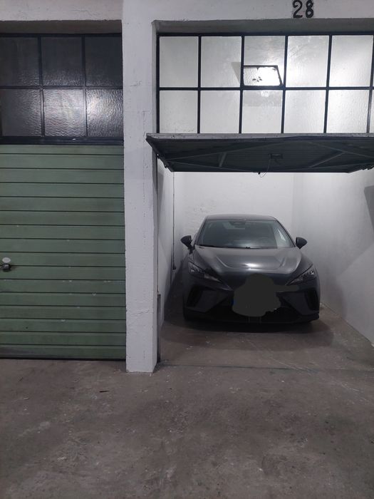 Garagem Box- 200m da Av. Da República