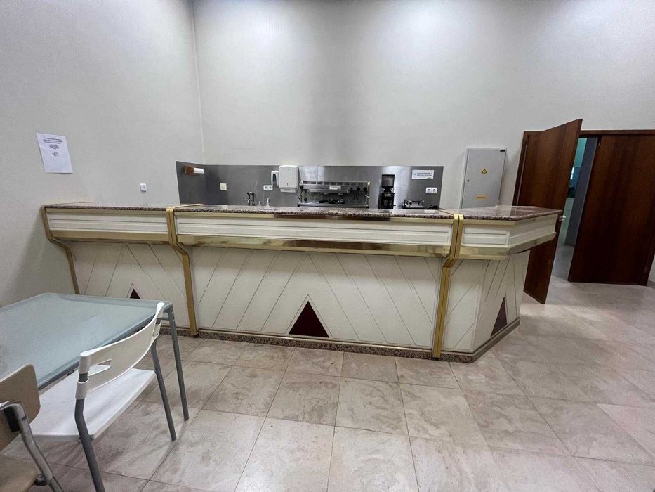 Balcão de bar com frigorífico
