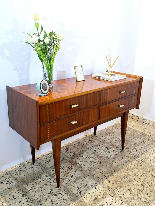 APARADOR / CONSOLA Vintage de madeira. Vintage wooden sideboard