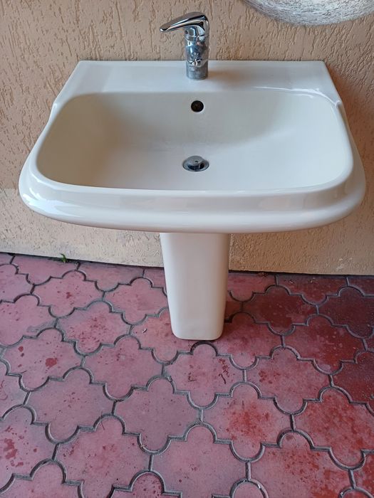 Sprzedam oryginalną włoską umywalkę o wym.:  długość 65cm, szer. 55cm