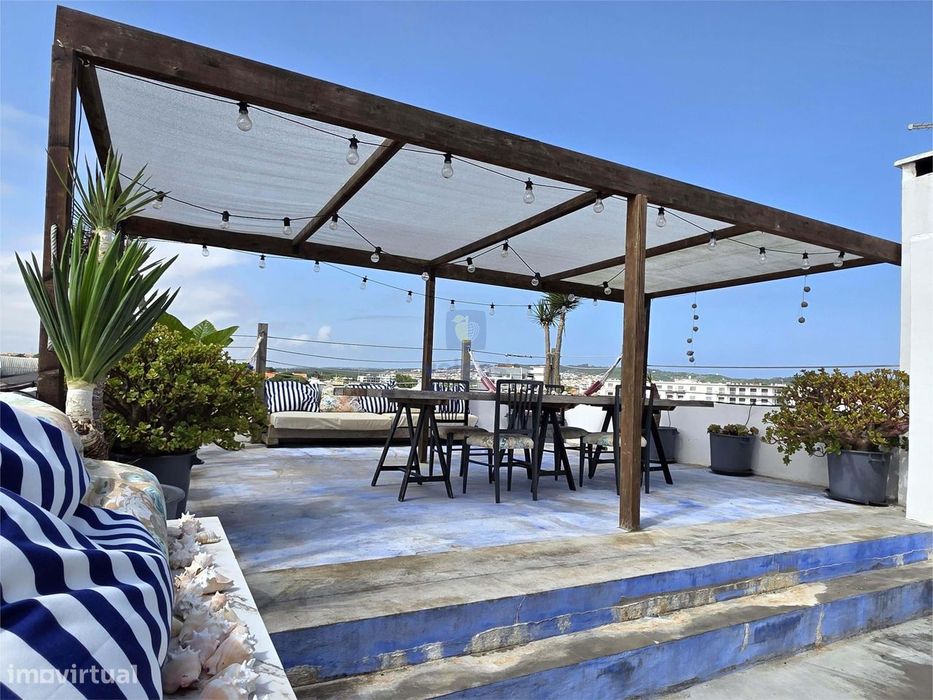 São Martinho do Porto: T4 + 1 (sala de jogos), com 2 terraços, jardim,