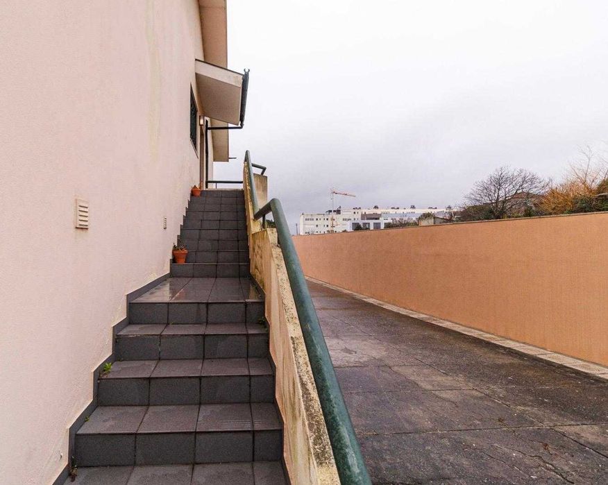T3+1 com Garagem Box | 153 m² | 1 km da Praia | São Félix da Marinha
