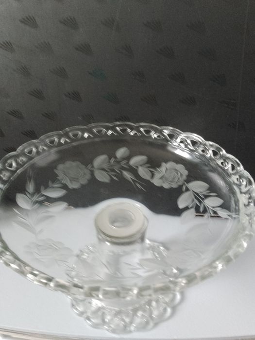 Patera szklana na nóżce