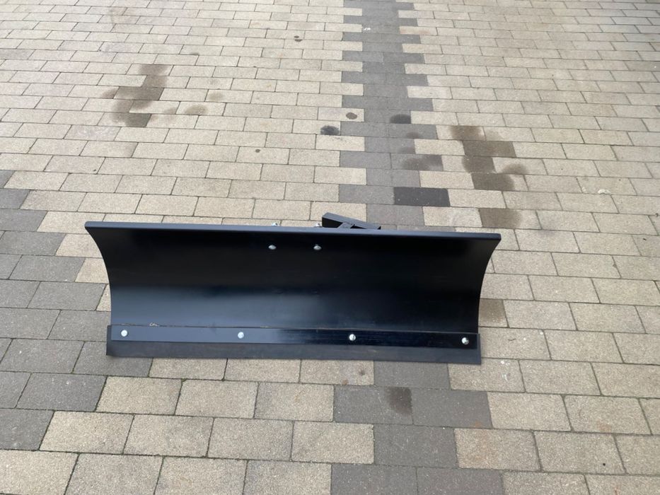 Pług uniwersalny do śniegu