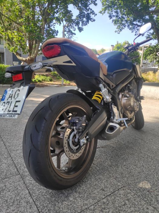 CB 650R ---- 2021